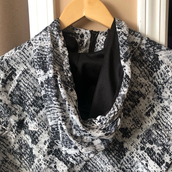 β¨ Victoria Secret PINK Snake Anorak Windbreaker Track Jacket XSmall π Like New - Picture 4 of 8